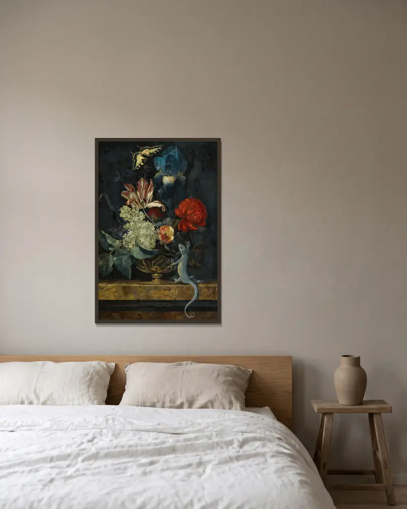 Stilleben med tulpaner och andra blommor i en vas på en marmorhylla, med en ödla och en fjäril av Willem van Aelst inramad på en vägg