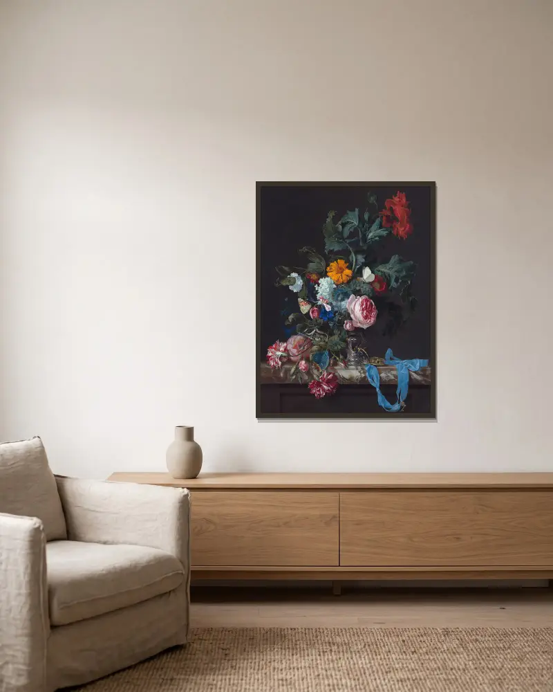 Blumenstillleben mit Uhr von Willem van Aelst gerahmt an einer Wand
