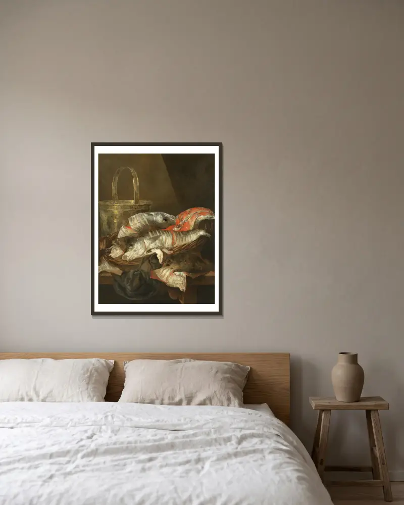 Stillleben mit Schellfisch und Scholle von Abraham van Beyeren gerahmt an einer Wand