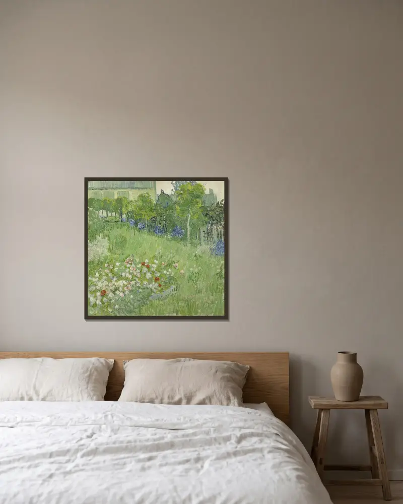 Daubigny’s garden av Vincent van Gogh inramad på en vägg