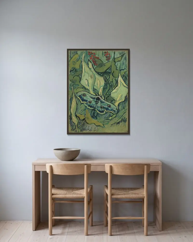 Emperor moth av Vincent van Gogh inramad på en vägg