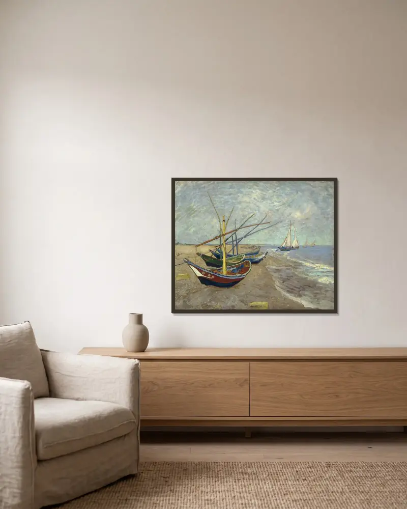 Fischerboote am Strand von Les Saintes-Maries-de-la-Mer von Vincent van Gogh gerahmt an einer Wand