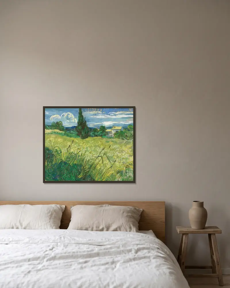 Green Field av Vincent van Gogh inramad på en vägg