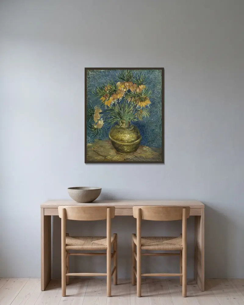 Kaiserliche Schachblumen in einer Kupfervase von Vincent van Gogh gerahmt an einer Wand