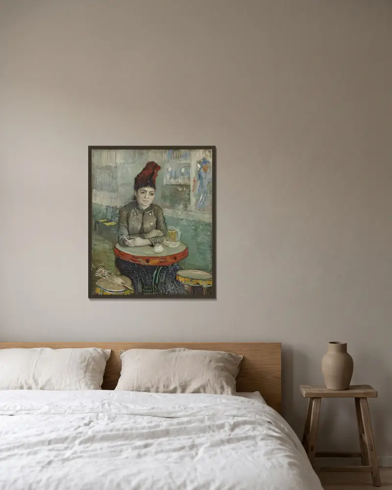 På kaféet; Agostina Segatori på Le Tambourin av Vincent van Gogh inramad på en vägg