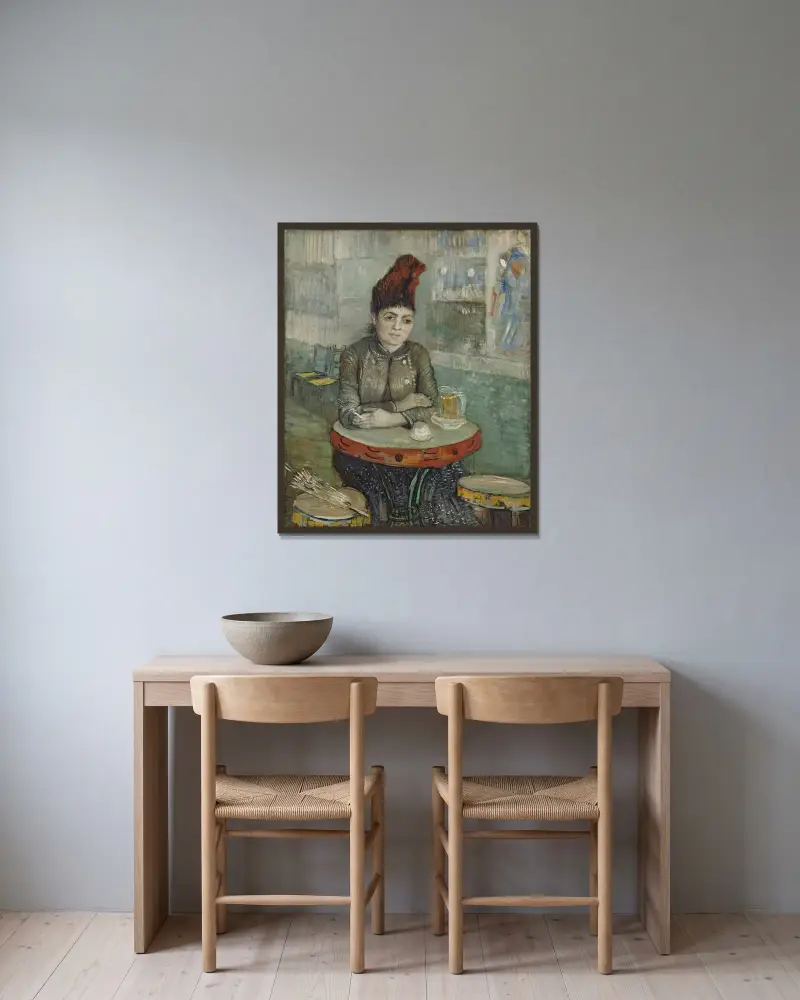 På kaféet; Agostina Segatori på Le Tambourin av Vincent van Gogh inramad på en vägg