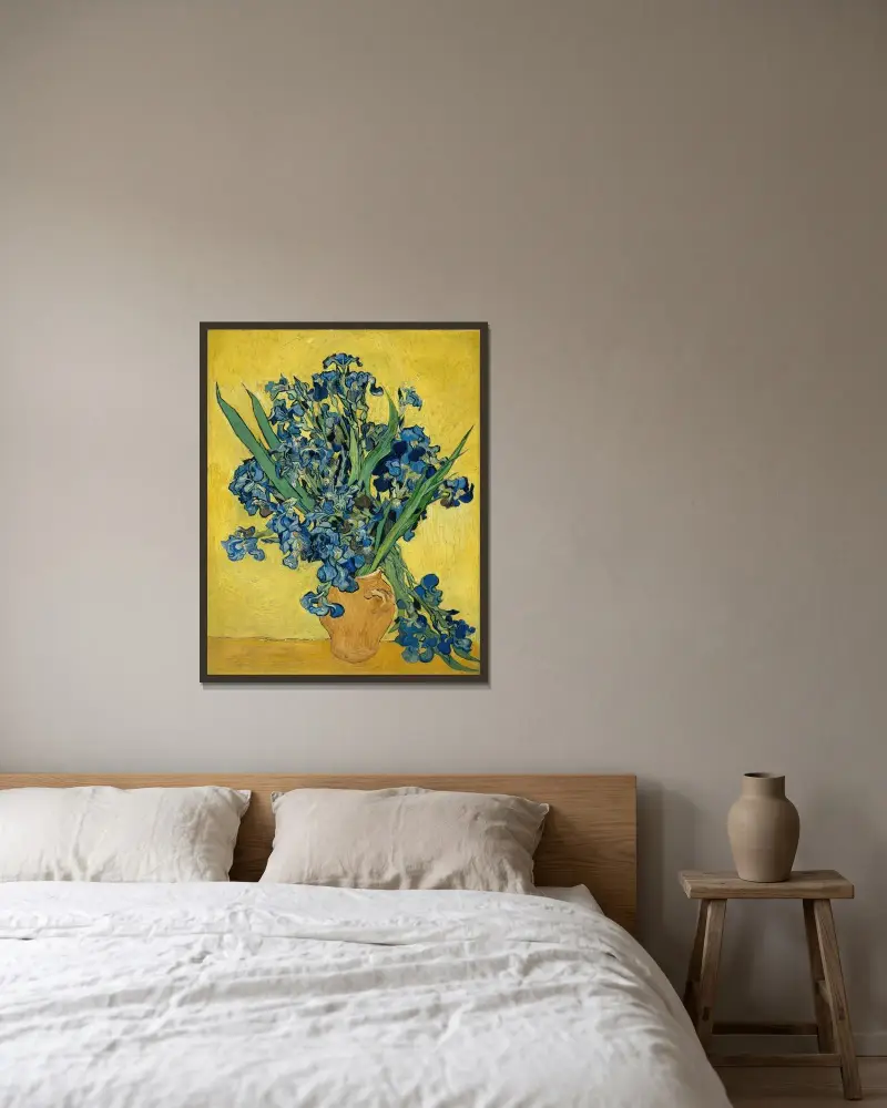 Irises, 1890 – nr 2 av Vincent van Gogh inramad på en vägg