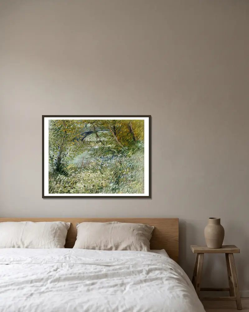 Flussufer im Frühling von Vincent van Gogh gerahmt an einer Wand
