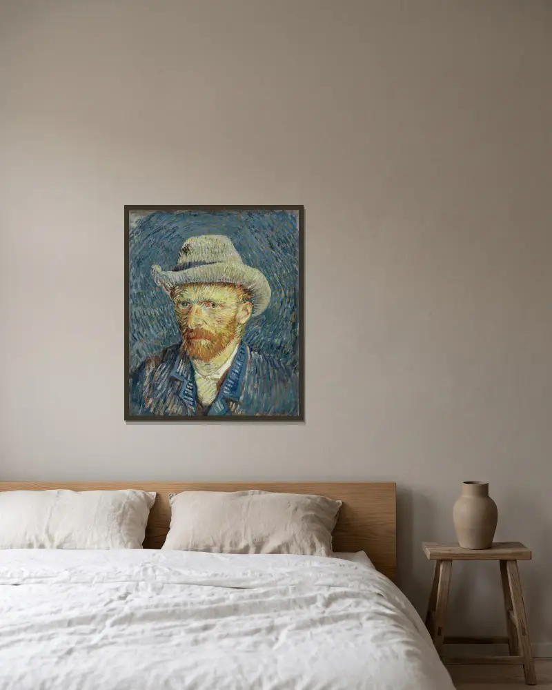 Self-portrait with grey felt hat av Vincent van Gogh inramad på en vägg