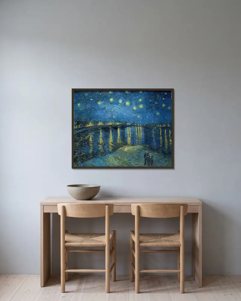 Stjärnenatt över Rhône av Vincent van Gogh inramad på en vägg