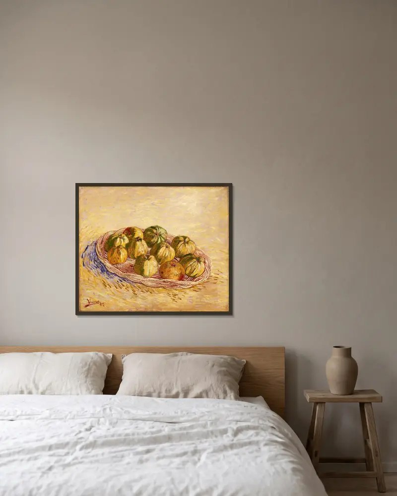 Stilleben, korg med äpplen av Vincent van Gogh inramad på en vägg