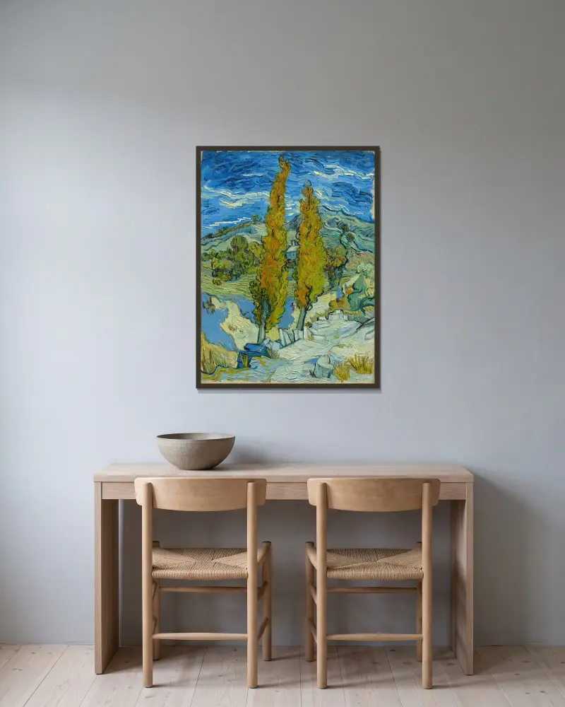 Två popplar i Alpilles nära Saint-Rémy av Vincent van Gogh inramad på en vägg
