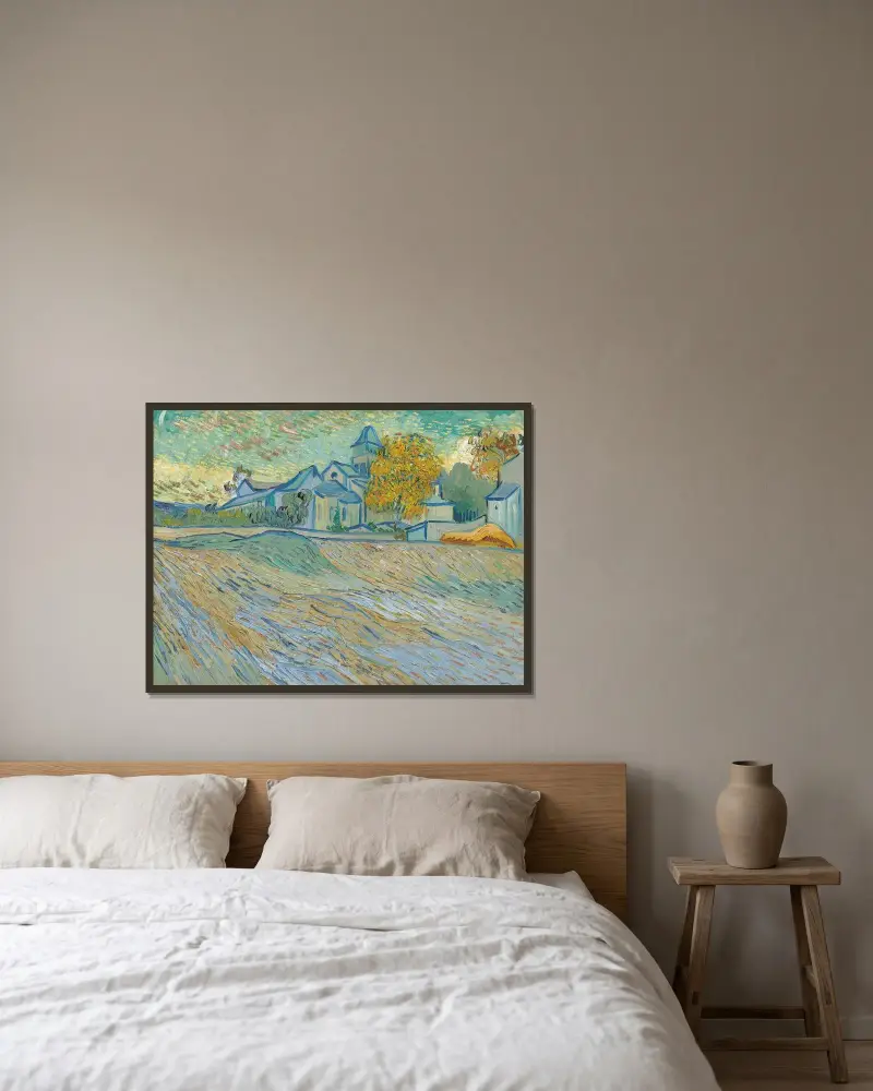 Blick auf das Asyl und die Kapelle Saint-Paul de Mausole (Saint-Rémy) von Vincent van Gogh gerahmt an einer Wand