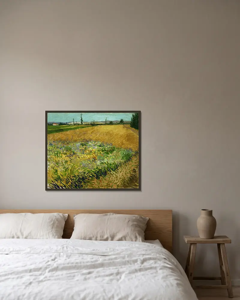 Wheatfield av Vincent van Gogh inramad på en vägg