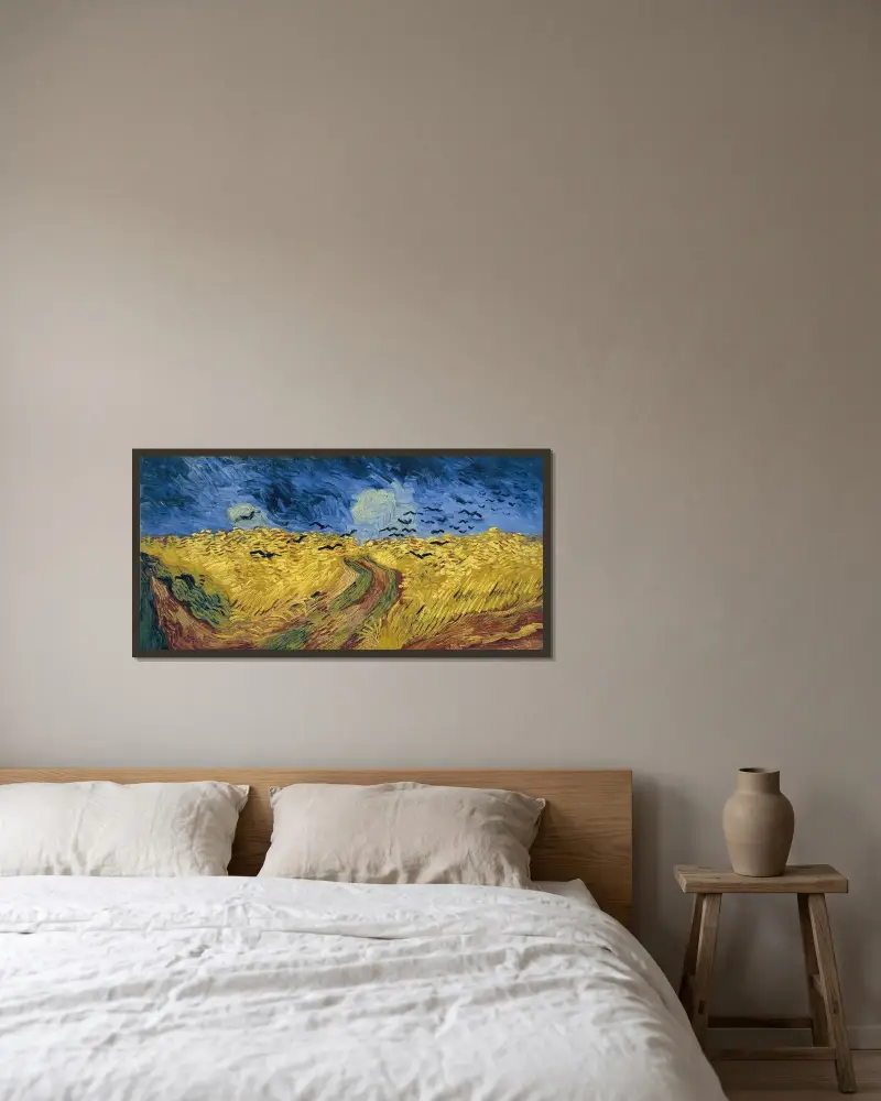 Vetefält med kråkor av Vincent van Gogh inramad på en vägg