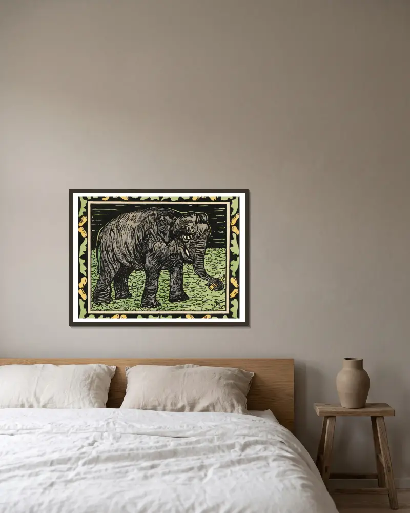 Elefant mit Flasche von Theo van Hoytema gerahmt an einer Wand