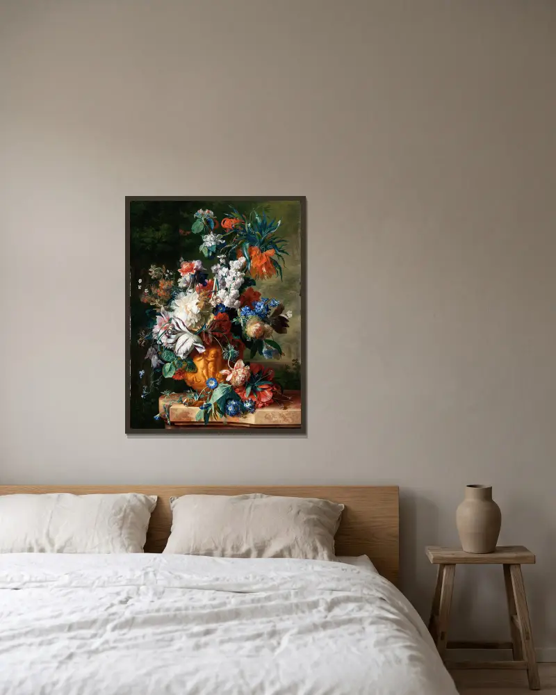 Blomsterbukett i en urna av Jan van Huysum inramad på en vägg