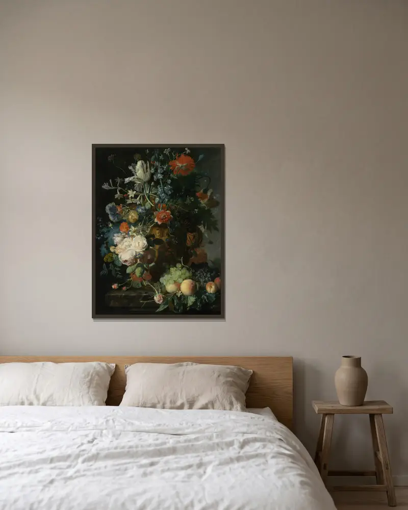Stilleben med blommor och frukt, 1721 av Jan van Huysum inramad på en vägg