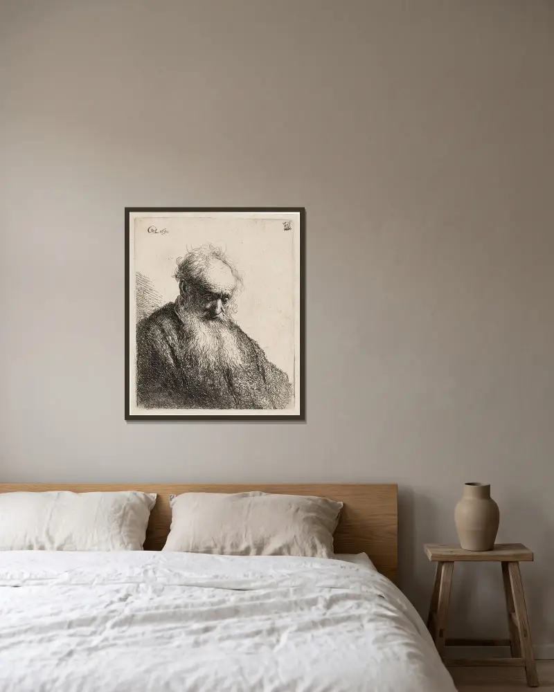 Old Man with a flowing Beard av Rembrandt van Rijn inramad på en vägg