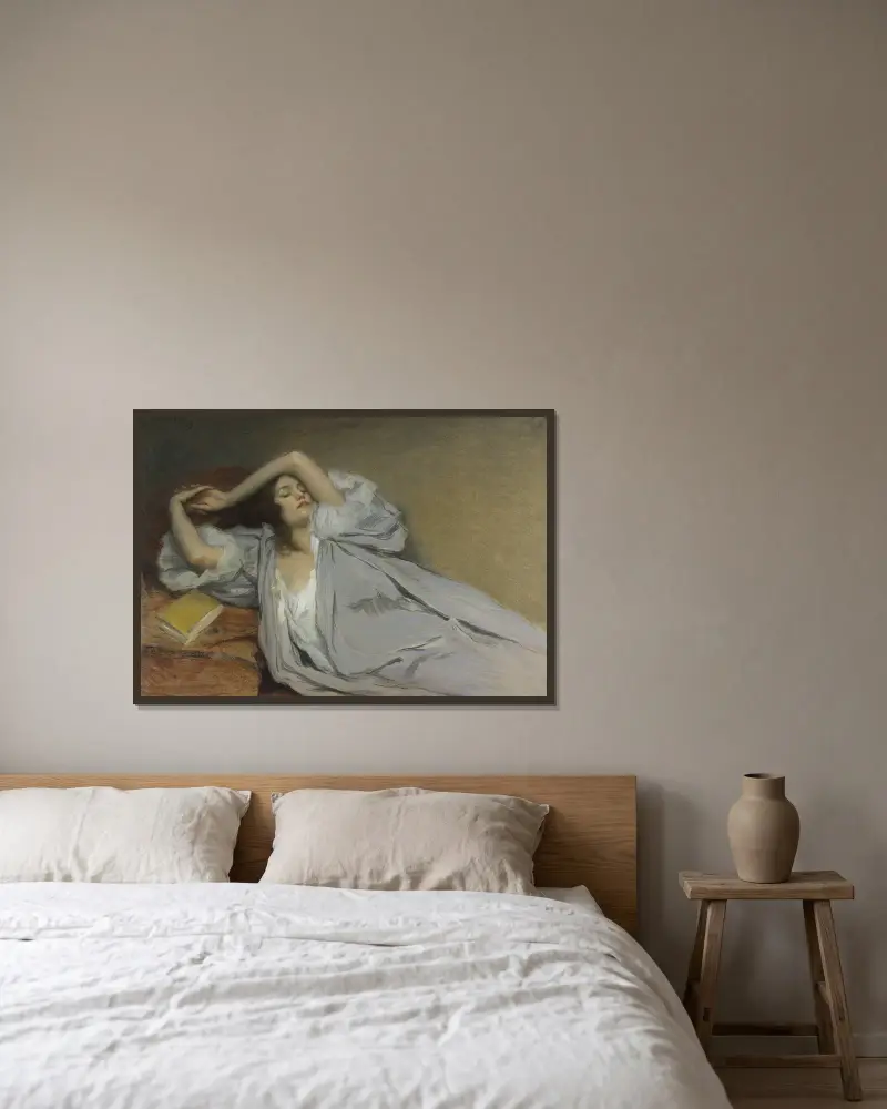 Liegende Frau auf einem Diwan von Victor Prouvé gerahmt an einer Wand