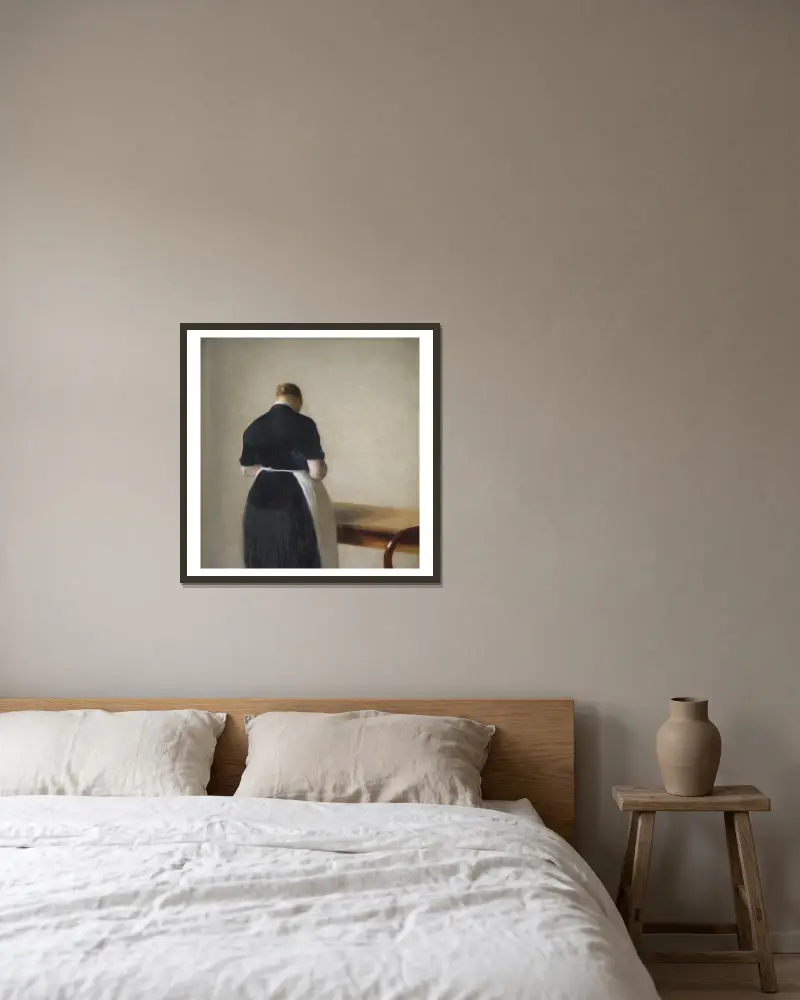 Žena viděná zezadu, Vilhelm Hammershøi v rámu na stěně