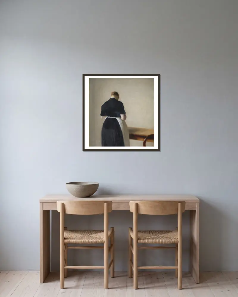 Žena viděná zezadu, Vilhelm Hammershøi v rámu na stěně