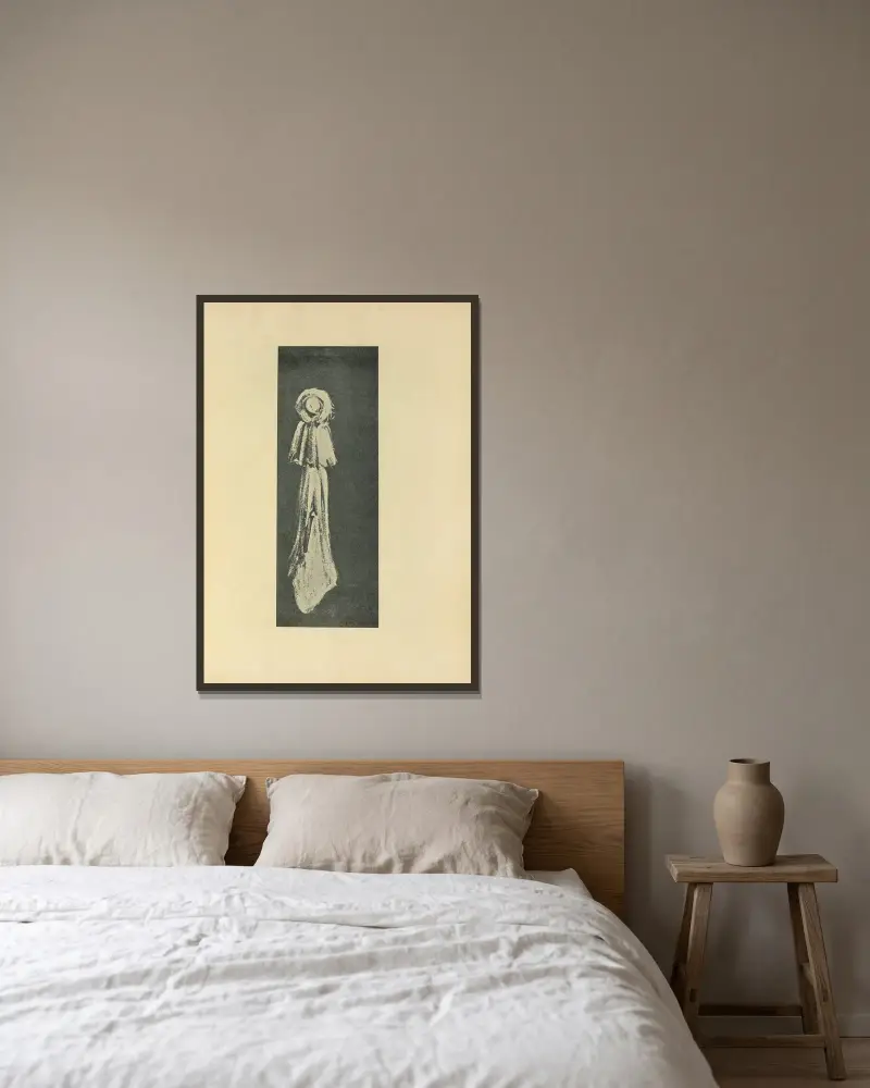 Die Frau in Weiß aus The Savoy von Aubrey Vincent Beardsley gerahmt an einer Wand