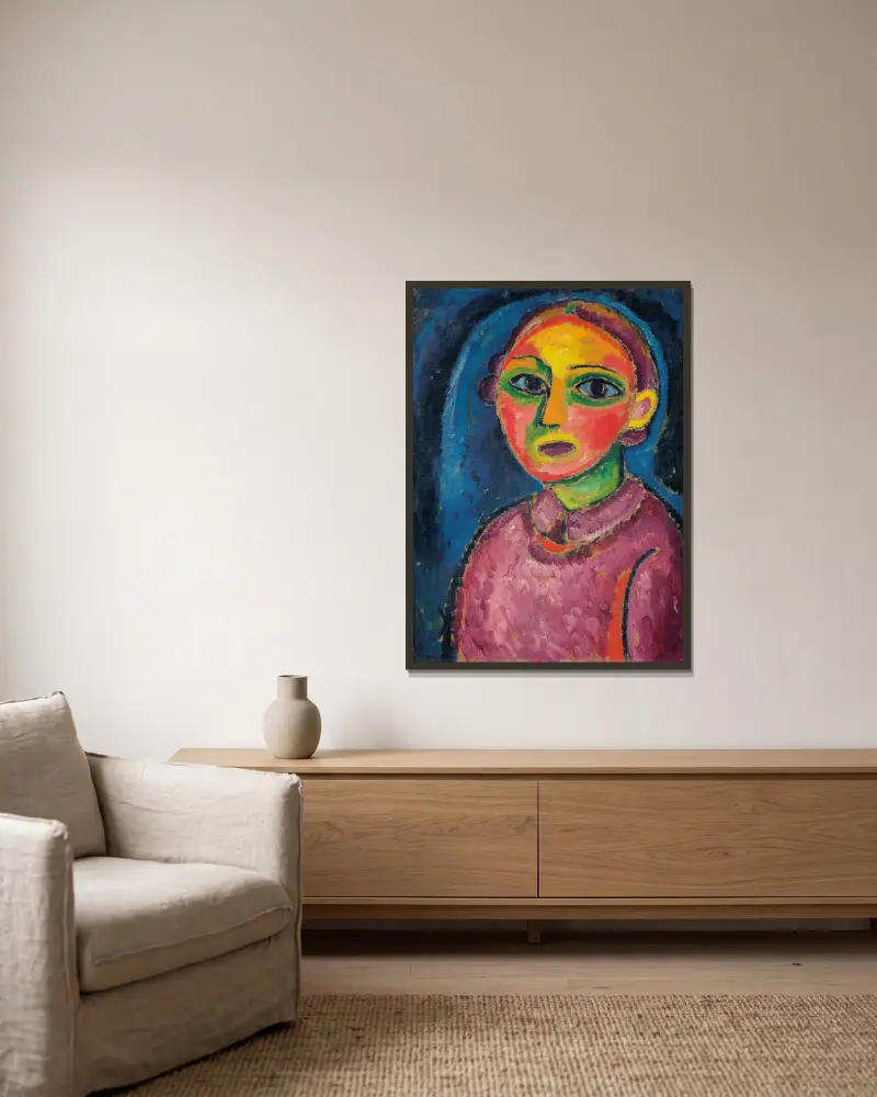 Byst av en kvinna i rödaktigt klädesplagg av Alexej von Jawlensky inramad på en vägg