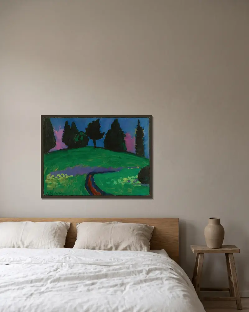 Mörka träd över grön sluttning av Alexej von Jawlensky inramad på en vägg