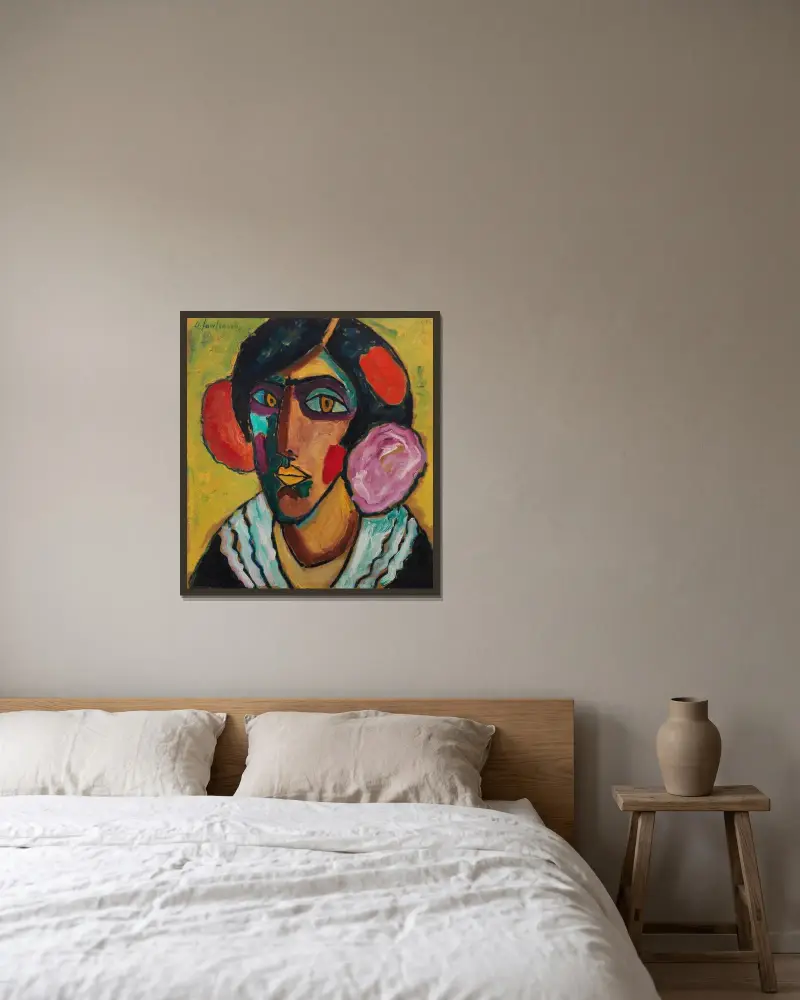 Frauenkopf mit Blumen im Haar von Alexej von Jawlensky gerahmt an einer Wand
