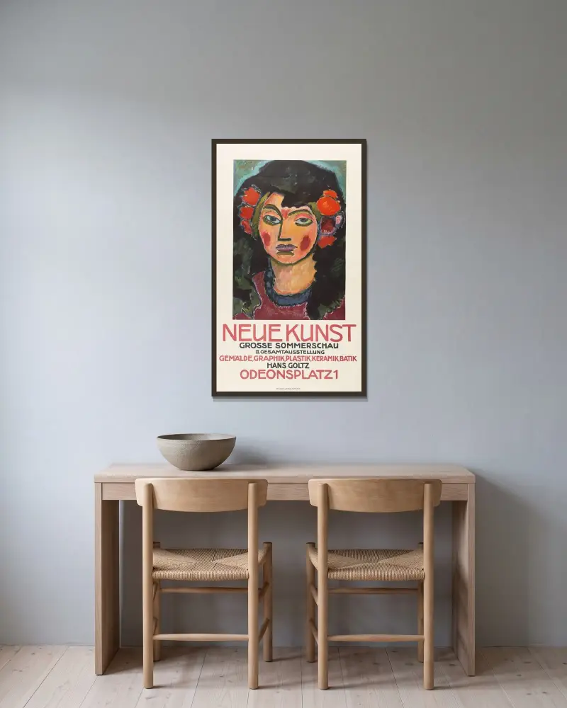 Affisch för Galerie Neue Kunsts stora sommarutställning, München av Alexej von Jawlensky inramad på en vägg