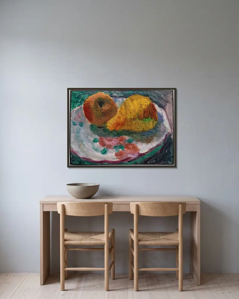 Stilleben med fajansfat och frukter av Alexej von Jawlensky inramad på en vägg