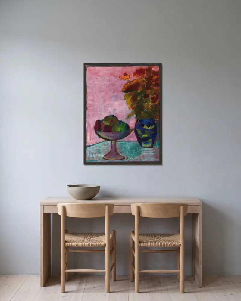 Stilleben med fruktskål och blomvas av Alexej von Jawlensky inramad på en vägg