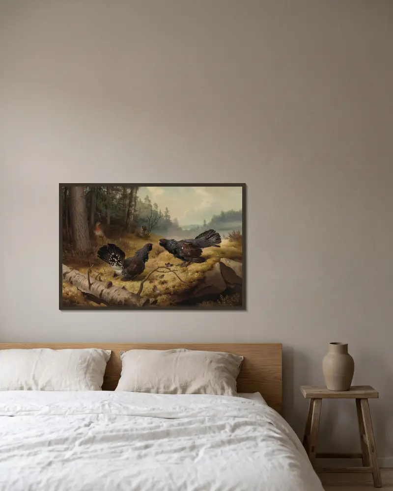 Der Auerhahnkampf von Ferdinand von Wright gerahmt an einer Wand