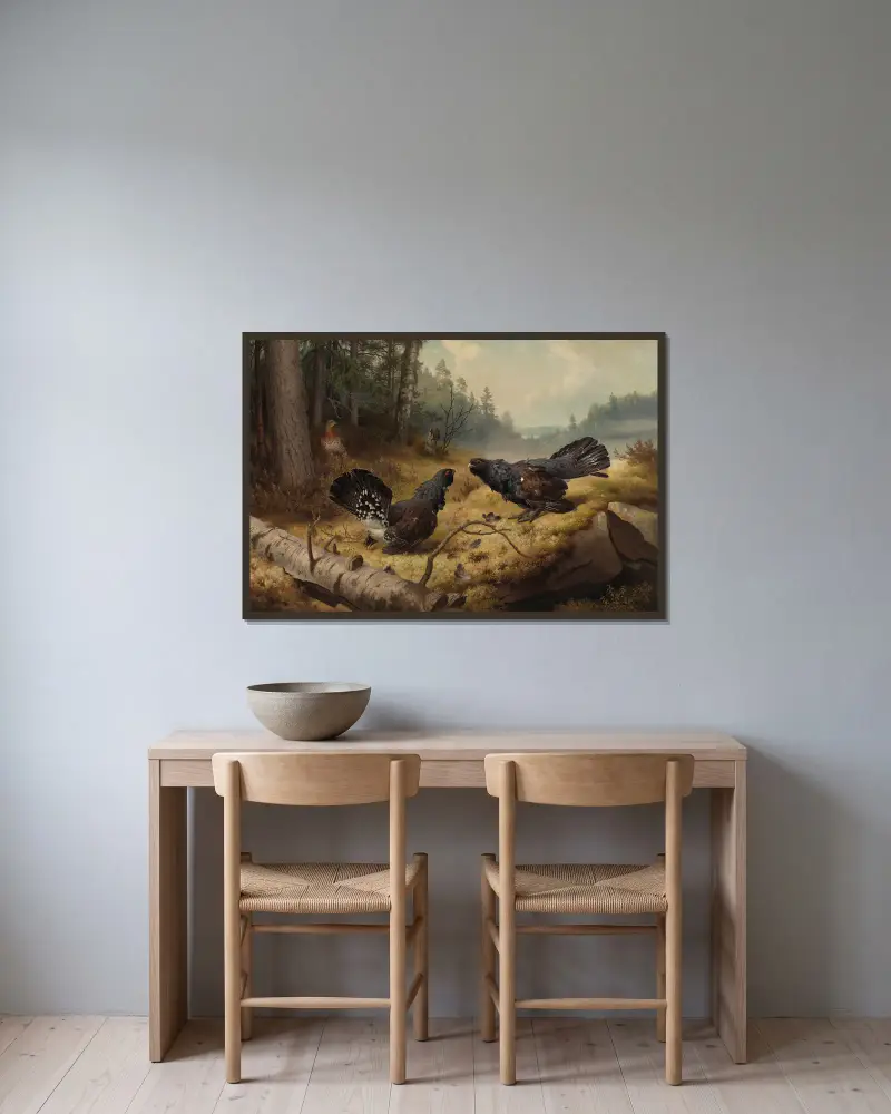 Der Auerhahnkampf von Ferdinand von Wright gerahmt an einer Wand