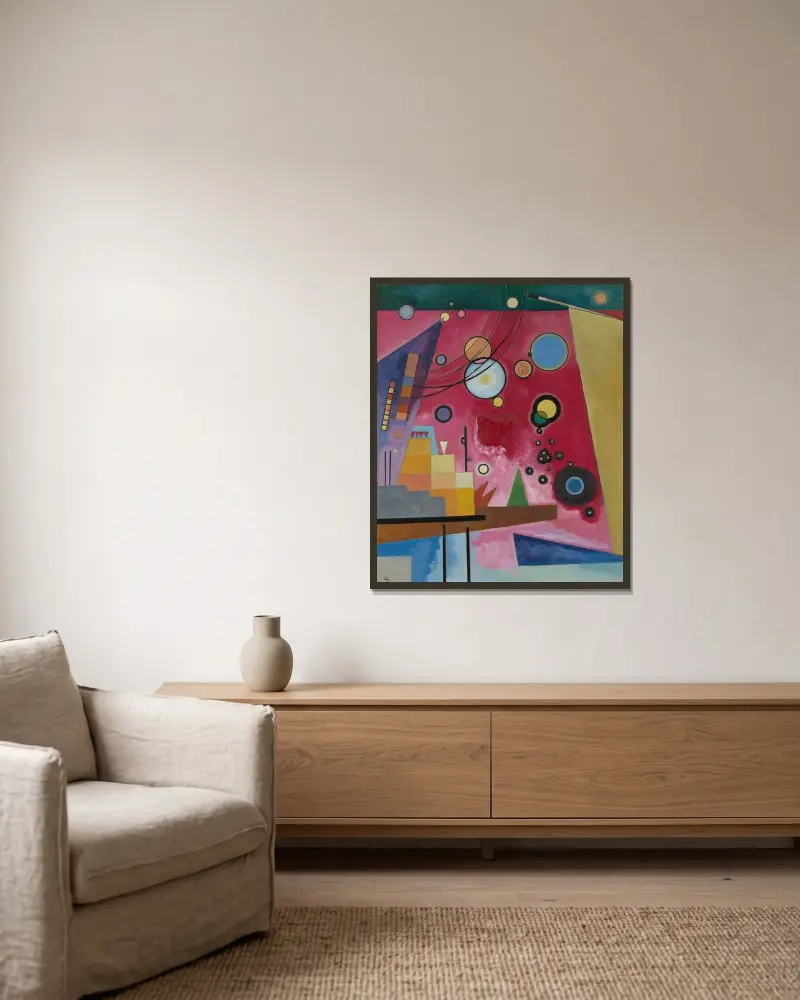 Heavy red av Wassily Kandinsky inramad på en vägg