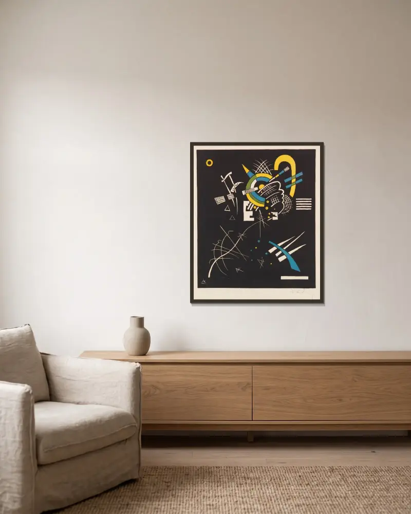 Små världar VII av Wassily Kandinsky inramad på en vägg