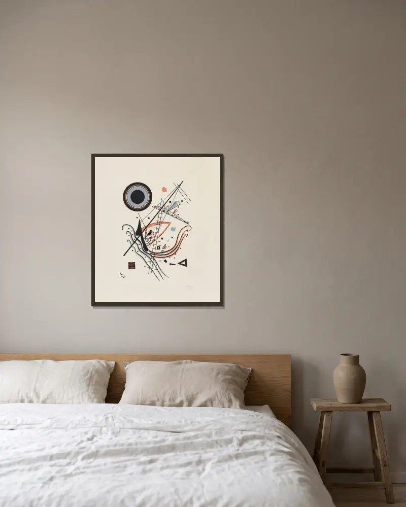 Lithographie ‘Blau’ av Wassily Kandinsky inramad på en vägg