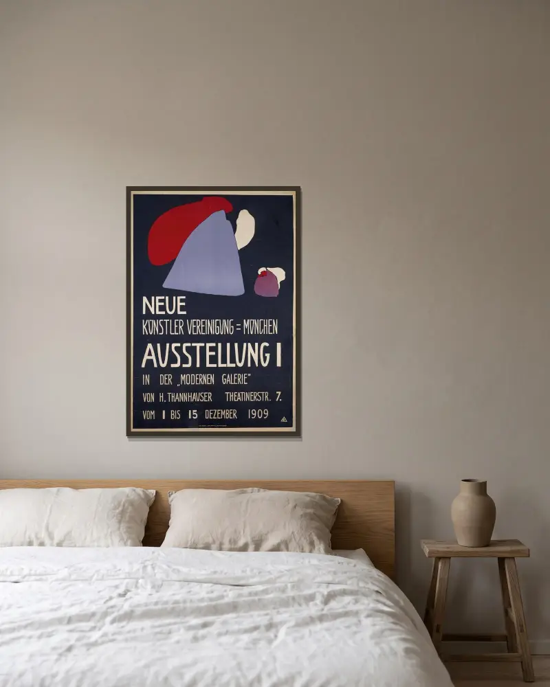 Plakat für die erste Ausstellung der Neuen Künstlervereinigung München von Wassily Kandinsky gerahmt an einer Wand