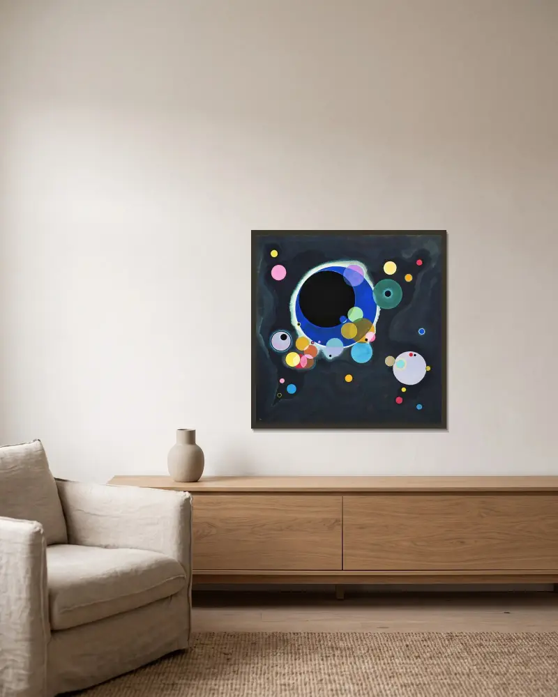 Several Circles av Wassily Kandinsky inramad på en vägg