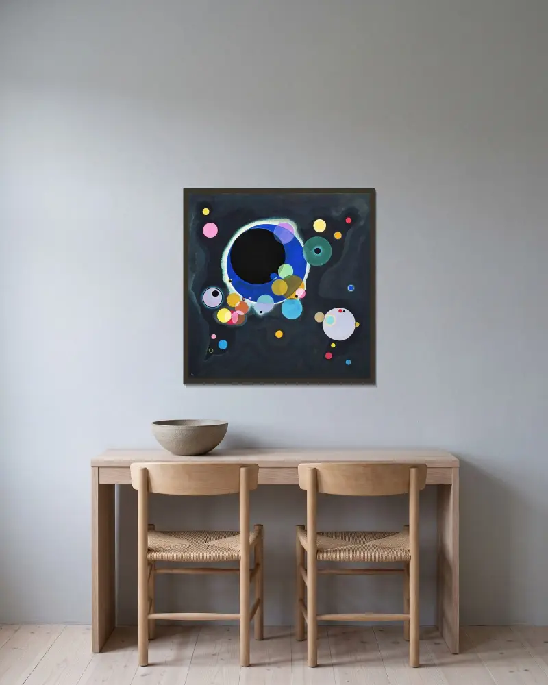 Several Circles av Wassily Kandinsky inramad på en vägg