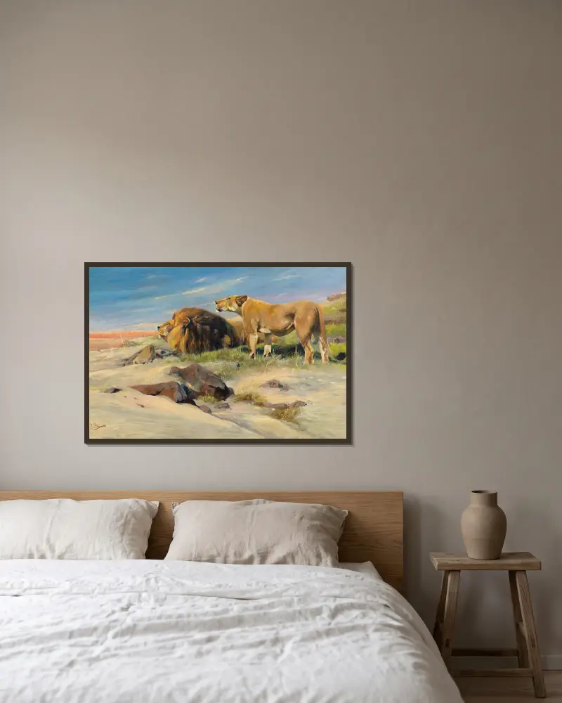 Löwenpaar in der Steppe von Wilhelm Kuhnert gerahmt an einer Wand