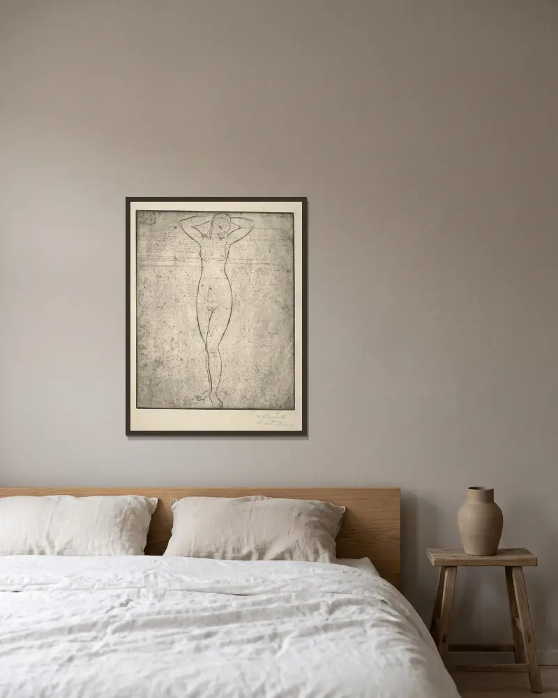 Stehendes Mädchen mit den Armen hinter dem Kopf von Wilhelm Lehmbruck gerahmt an einer Wand