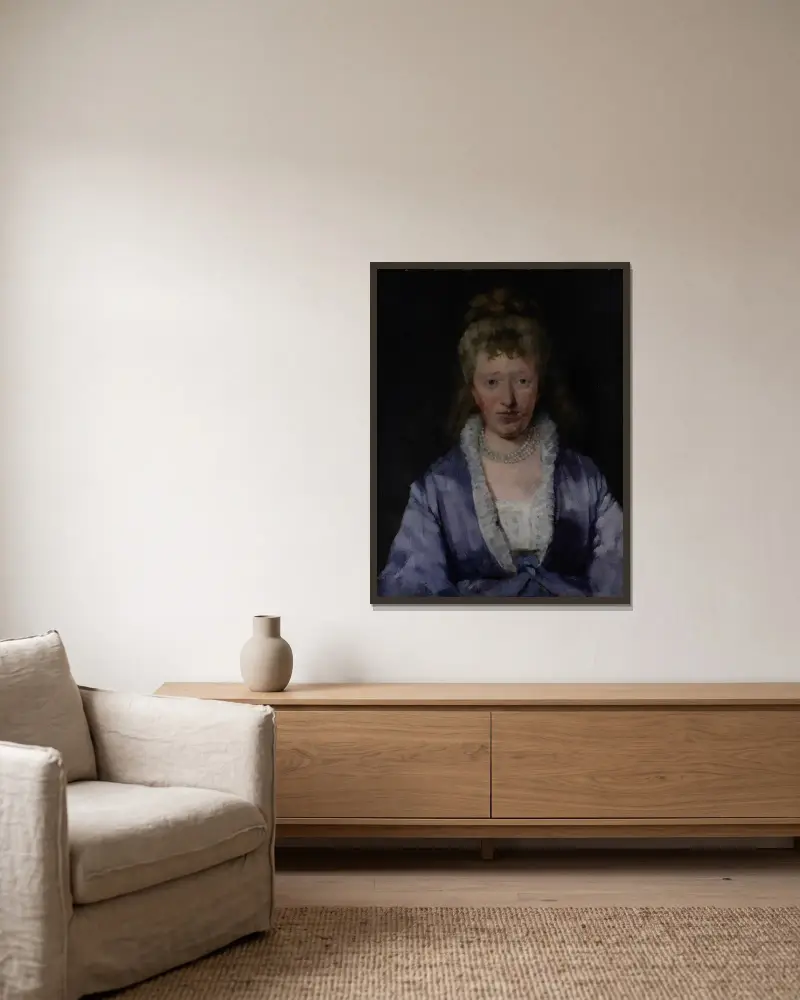Porträtt av en dam i violett klänning av Wilhelm Trübner inramad på en vägg