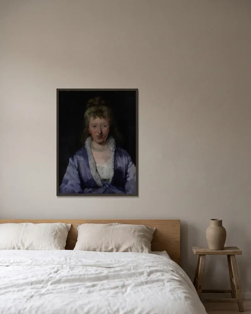 Porträtt av en dam i violett klänning av Wilhelm Trübner inramad på en vägg