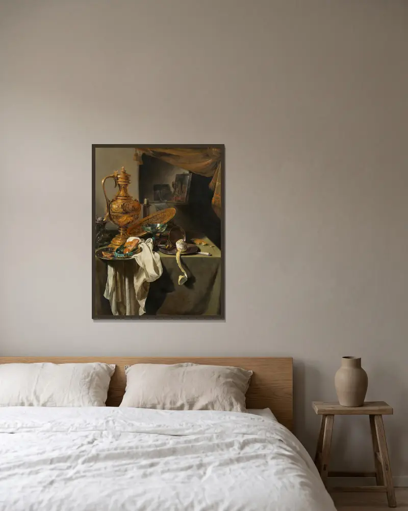 Stort vanitasstilleben av Willem Kalf inramad på en vägg