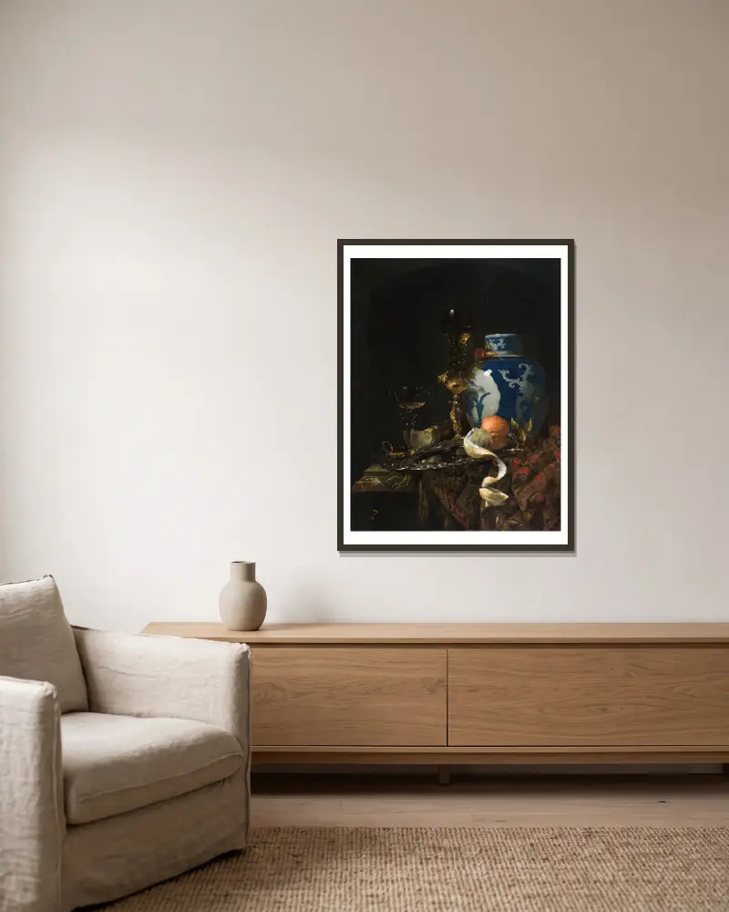 Stilleben med kinesisk porslinsburk av Willem Kalf inramad på en vägg