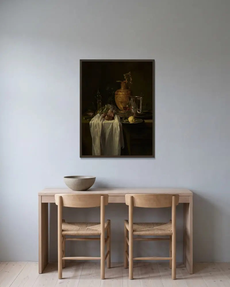 Stilleben med kanna, kärl och granatäpple av Willem Kalf inramad på en vägg