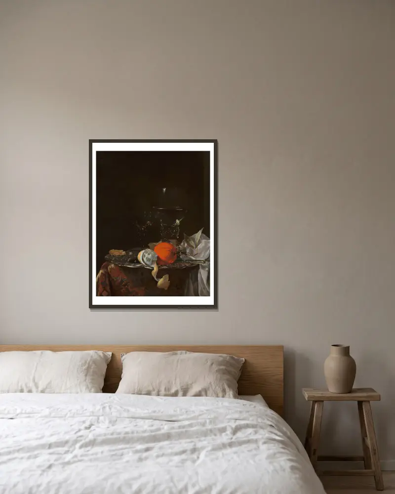 Stillleben mit Früchten und Weingläsern auf einer Silberplatte von Willem Kalf gerahmt an einer Wand