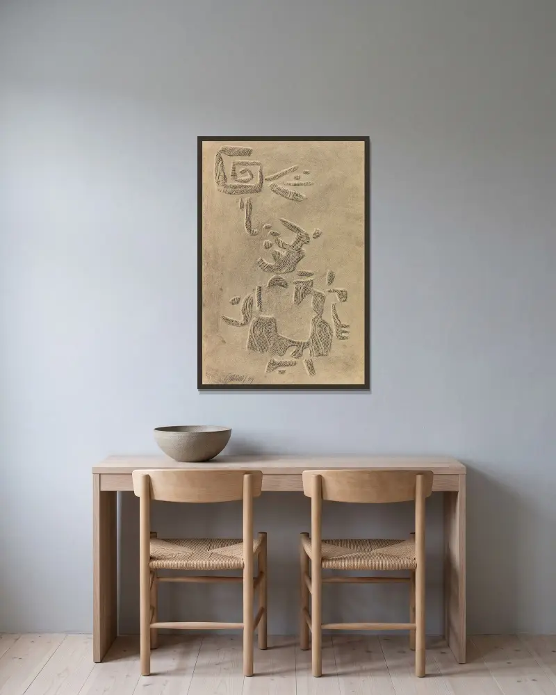 Relieffiguren mit Spirale von Willi Baumeister gerahmt an einer Wand